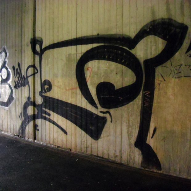 Graffiti Wall - Photo by DoppelWhopper - KIWI, Charry (2012)