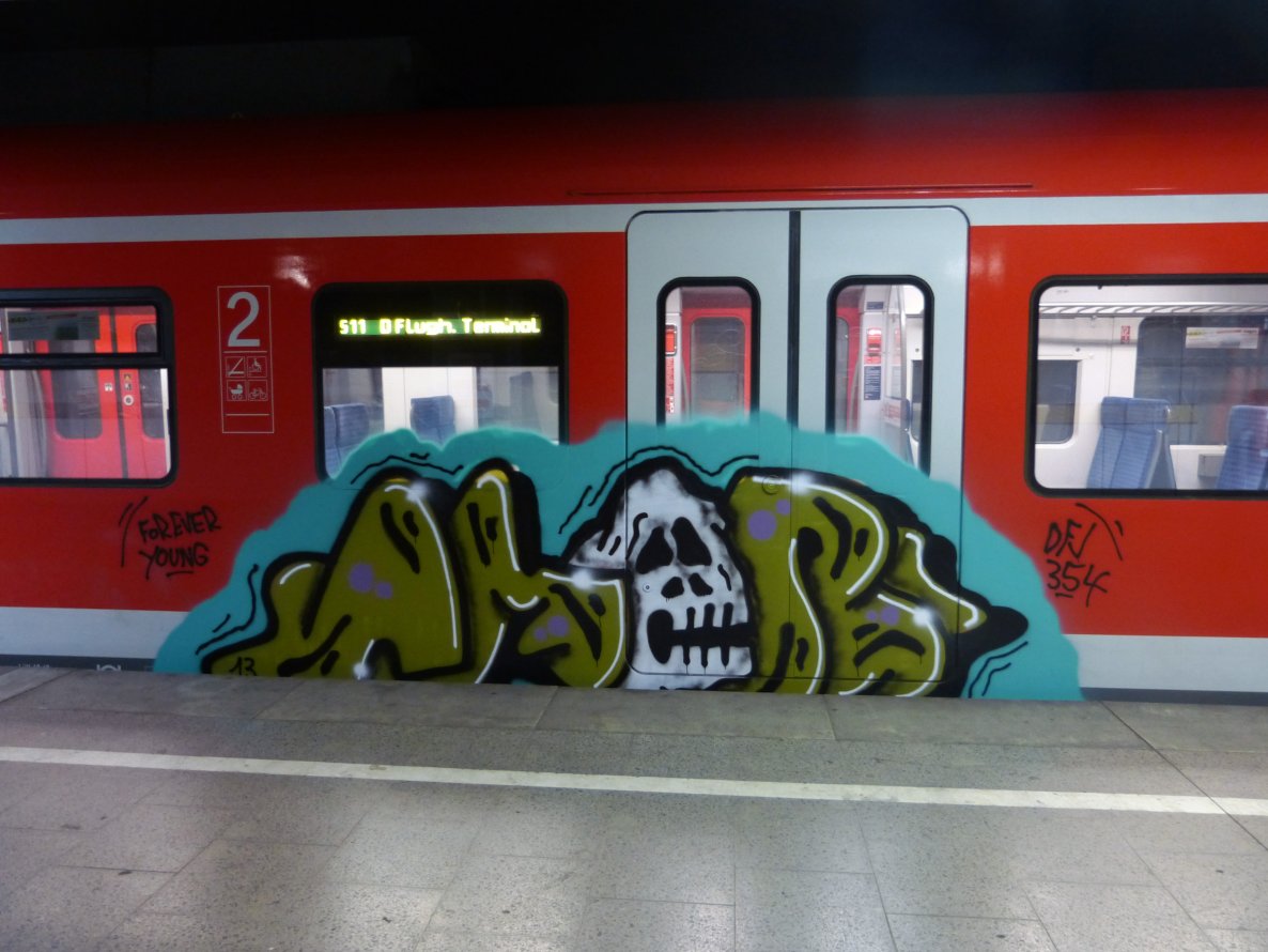 Graffiti Train in Dusseldorf - Photo by DoppelWhopper - Amor, S11 (2013)