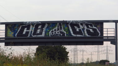 Graffiti Bombing - Photo by DoppelWhopper - cbcs (2011)