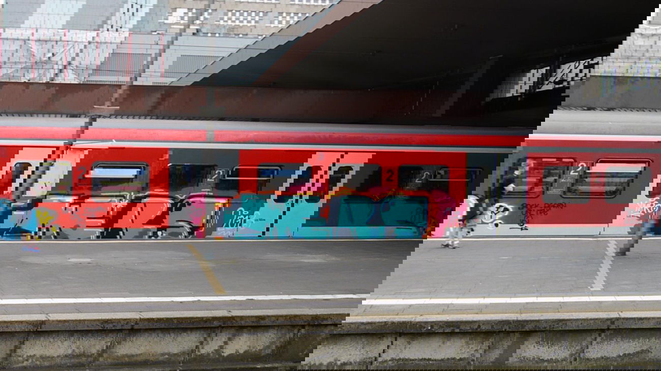 Graffiti Train in Dusseldorf - Photo by DoppelWhopper - Mers, s6 (2013)