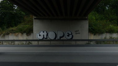 Graffiti Bombing in Frankfurt - Photo by DoppelWhopper - Hope (2010)