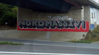 Graffiti Bombing in Frankfurt - Photo by DoppelWhopper - Nordmassiv (2013)