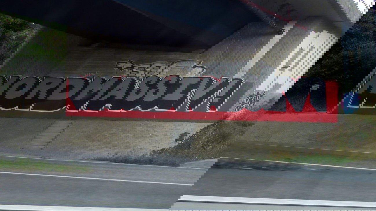 Graffiti Bombing in Frankfurt - Photo by DoppelWhopper - Nordmassiv (2013)