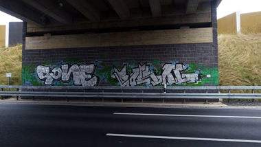 Graffiti Bombing - Photo by DoppelWhopper - sone, pokal (2013)