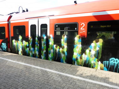 Graffiti Train in Dusseldorf - Photo by DoppelWhopper - think, s8 (2013)
