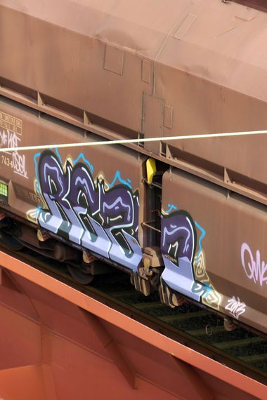 Graffiti Train in Dusseldorf - Photo by DoppelWhopper - rezo (2013)