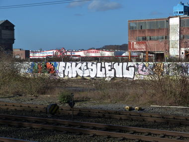 Graffiti Bombing in Dusseldorf - Photo by DoppelWhopper - Fakey, Levl (2014)