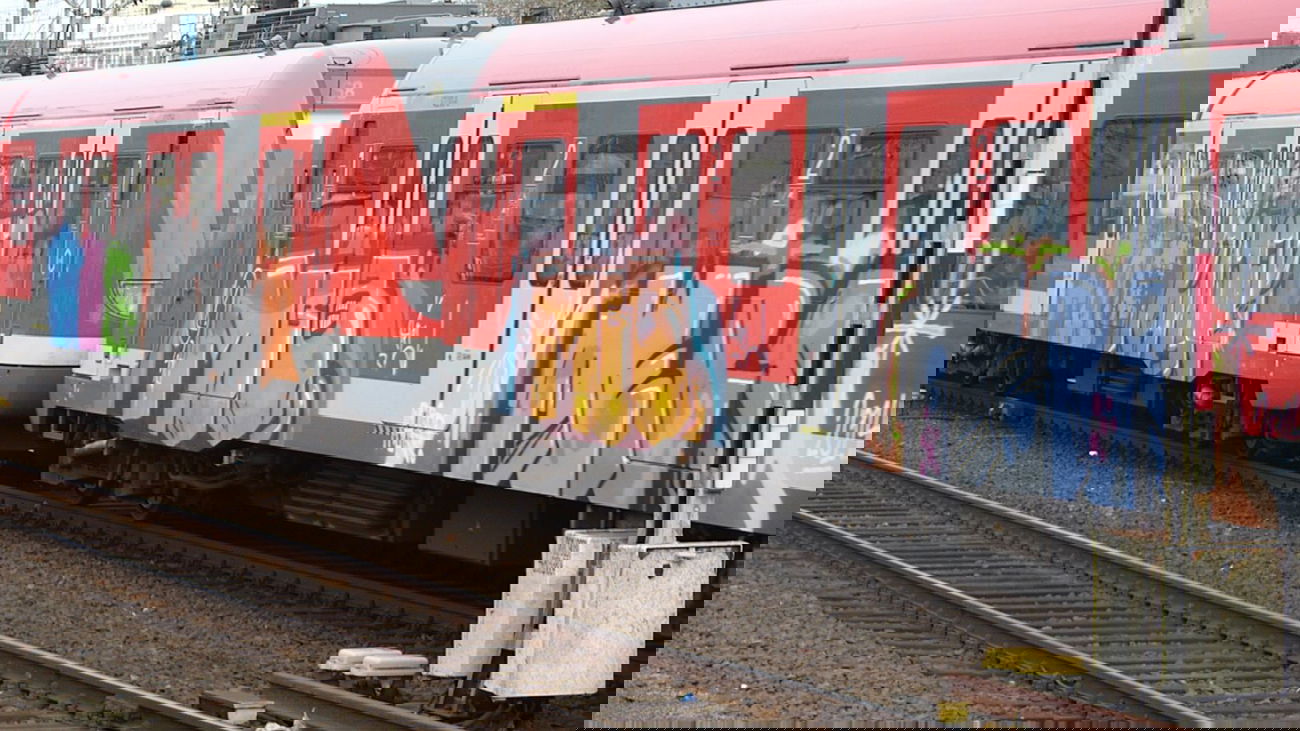 Graffiti Street Art in Dusseldorf - Photo by DoppelWhopper - MGB, Mers, Radar