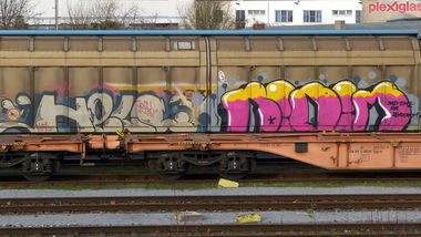 Graffiti Train in Dusseldorf - Photo by DoppelWhopper - HELL, DEDIM