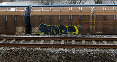 Graffiti Train - Photo by DoppelWhopper - Taps, topsprayer, freight (2013)