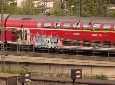 Graffiti Train - Photo by DoppelWhopper - ynot (2014)