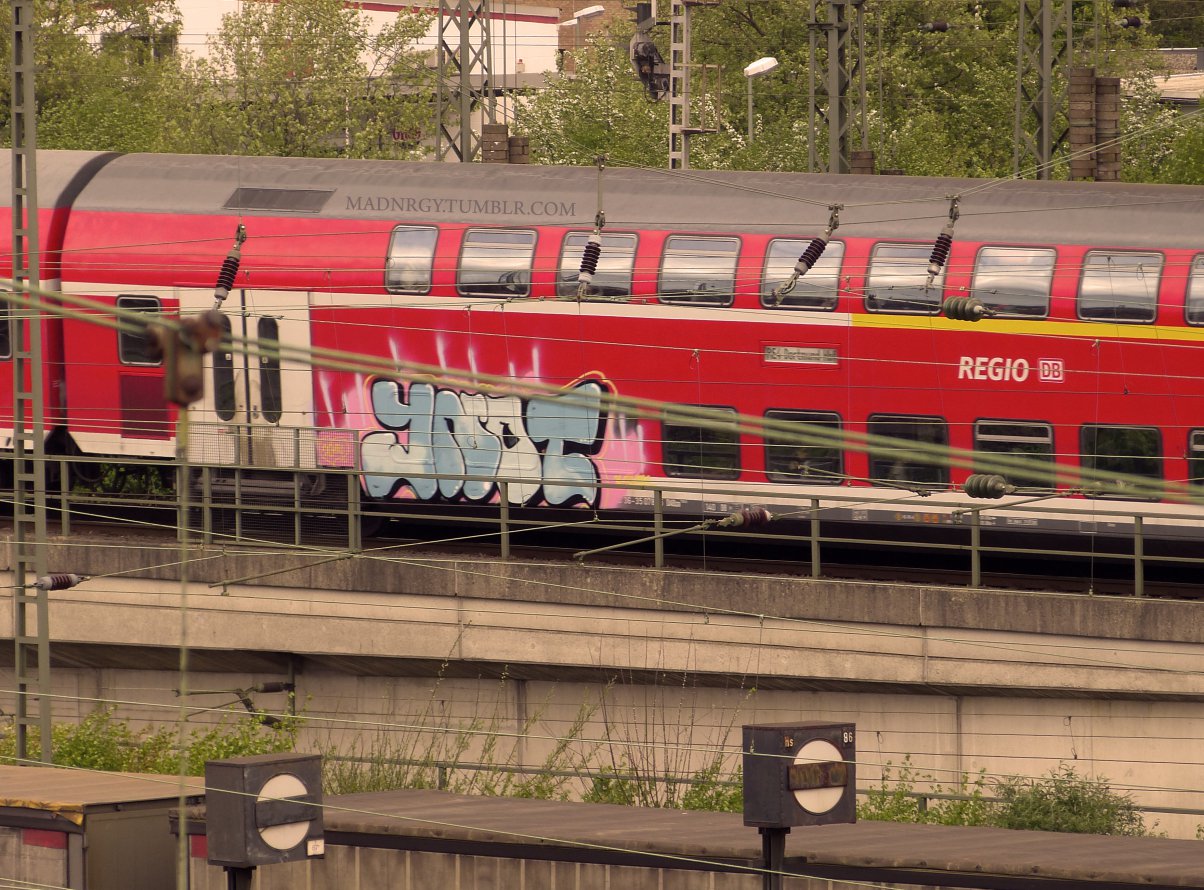 Graffiti Train - Photo by DoppelWhopper - ynot (2014)