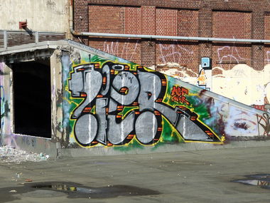 Graffiti Wall - Photo by DoppelWhopper - zier, MBF (2014)