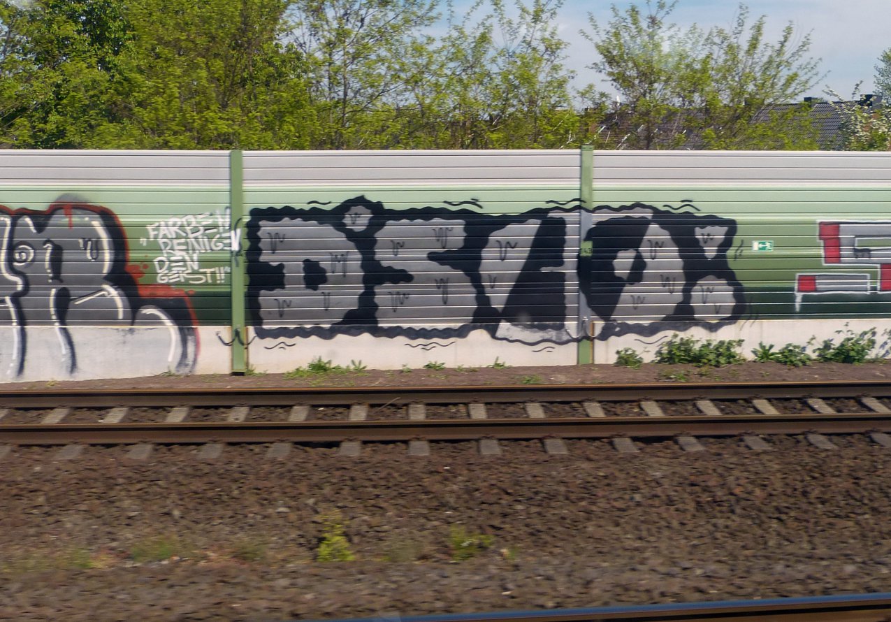 Graffiti Bombing in Neuss - Photo by DoppelWhopper - dsco, d'sco (2014)