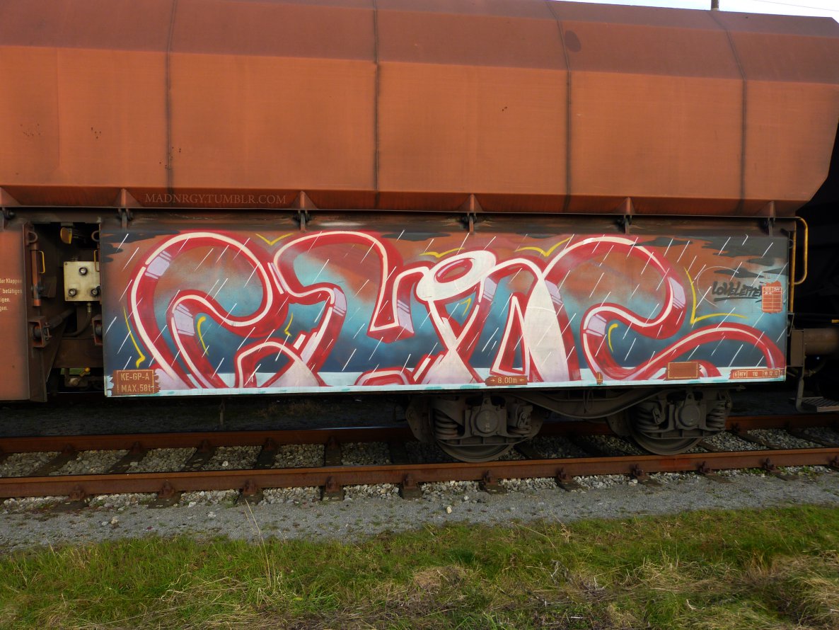 Graffiti Train - Photo by DoppelWhopper - Chas, ll, loveletters (2013)