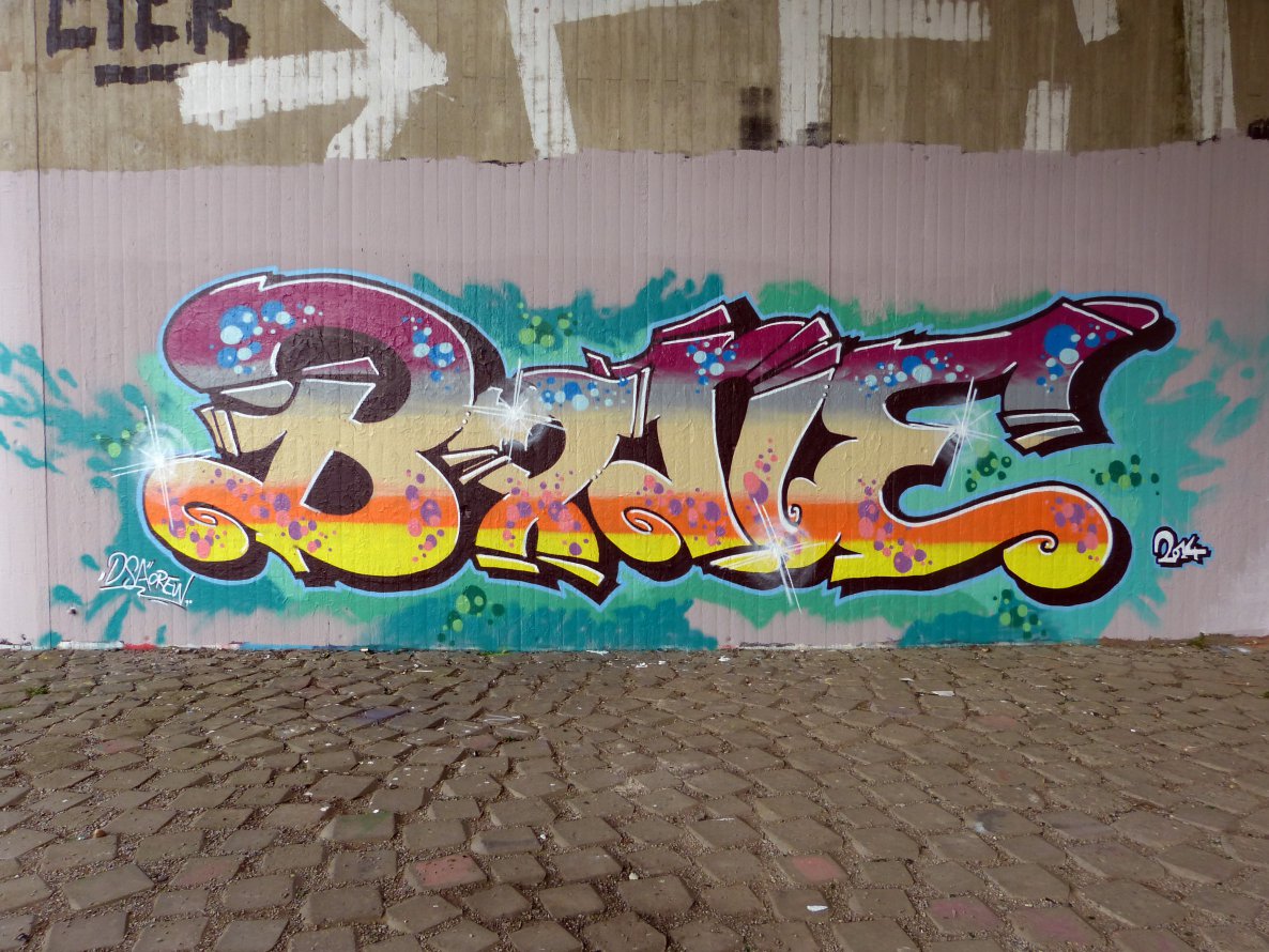 Graffiti Wall in Dusseldorf - Photo by DoppelWhopper - Bone (2014)