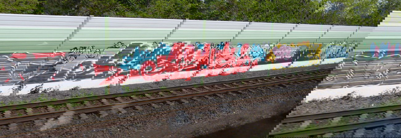 Graffiti Wall - Photo by DoppelWhopper - AINS, FH (2012)