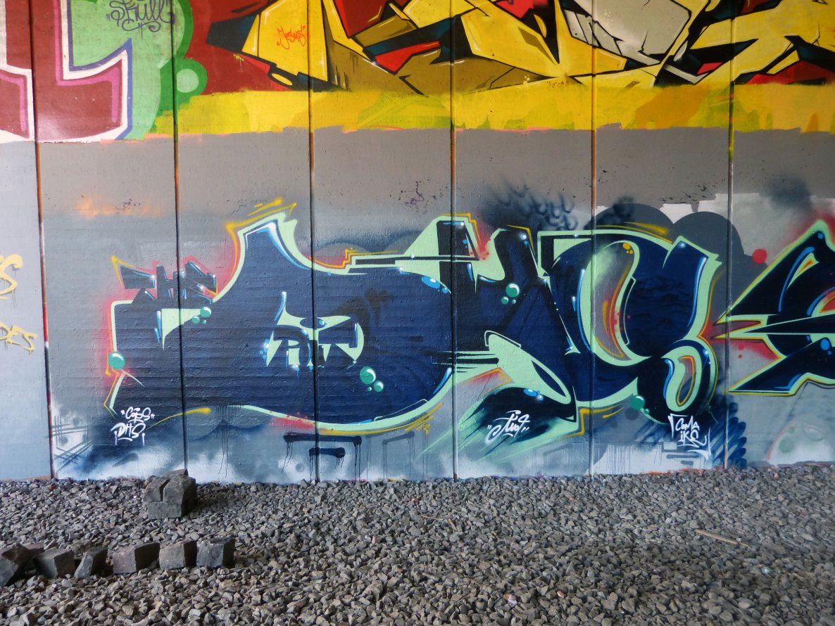 Graffiti Wall - Photo by DoppelWhopper - DHS, deadly, Habits (2014)