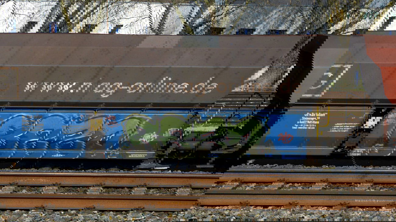 Graffiti Train - Photo by DoppelWhopper - Rezo, freight, fr8 (2013)