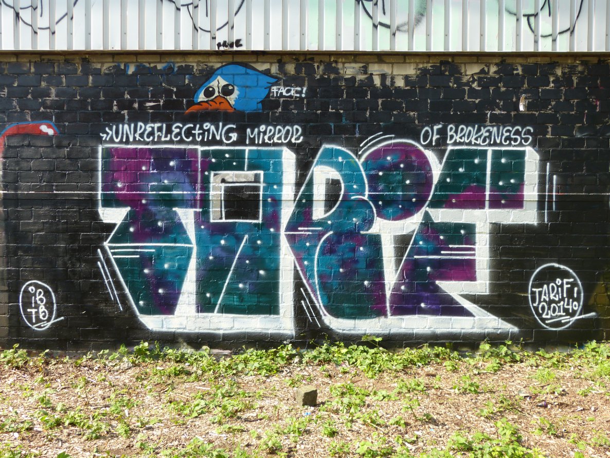 Graffiti Wall - Photo by DoppelWhopper - Tarif (2014)