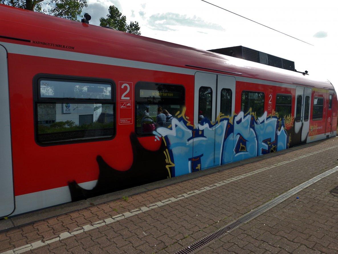 Graffiti Train - Photo by DoppelWhopper - Hoe (2014)