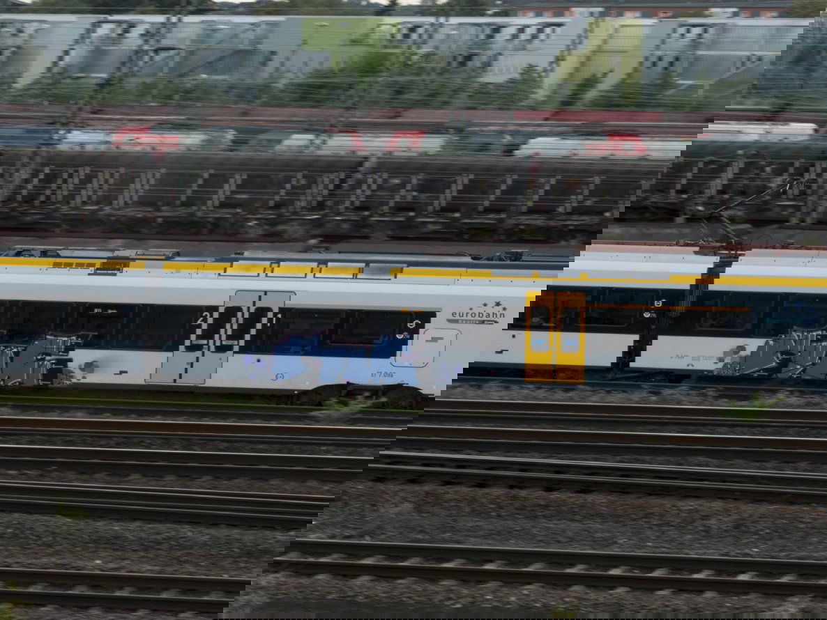 Graffiti Train in Düsseldorf - Photo by DoppelWhopper - rue (2014)