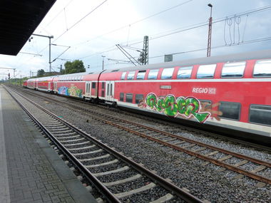 Graffiti Train - Photo by DoppelWhopper - raser, tek, loop (2014)