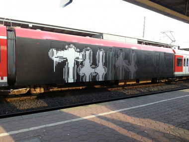 Graffiti Train in Düsseldorf - Photo by DoppelWhopper - think, wholecar (2014)