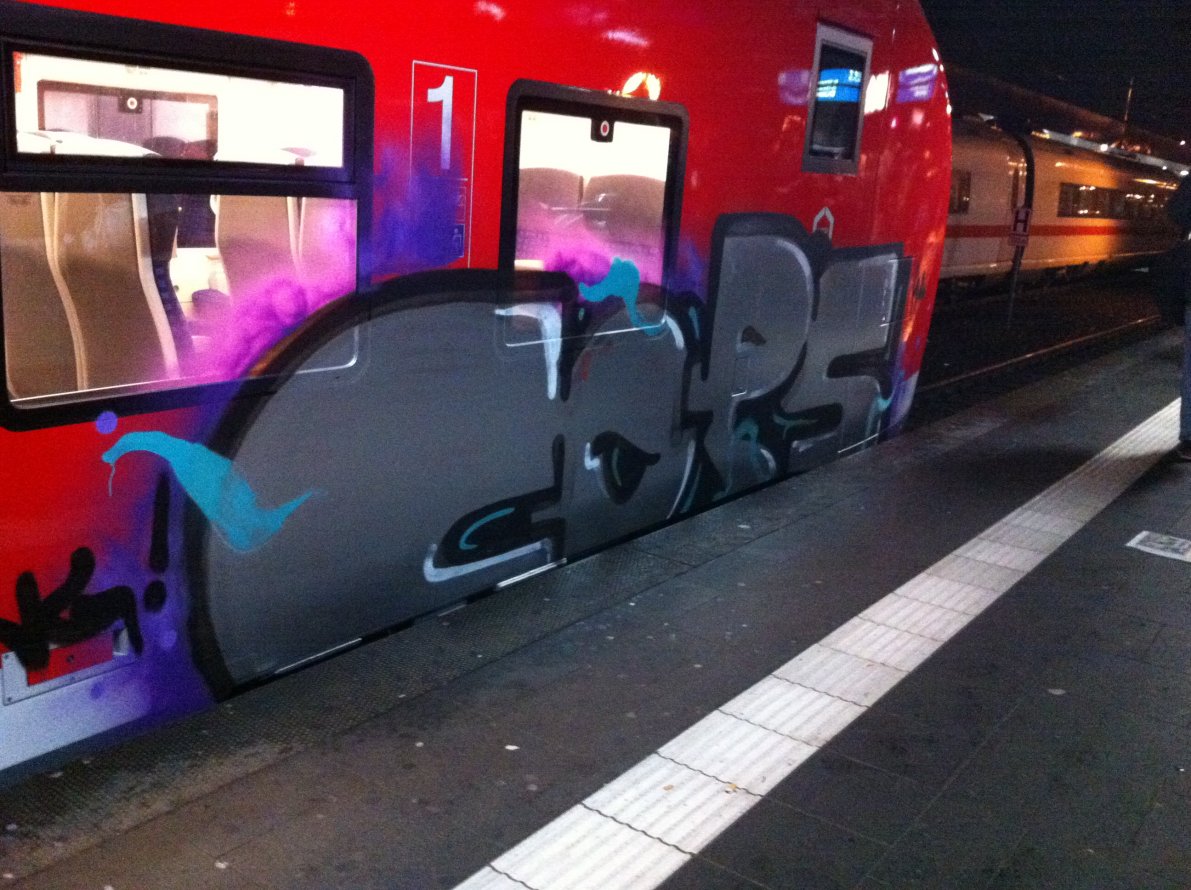 Graffiti Train - Photo by DoppelWhopper - cops, pens (2014)
