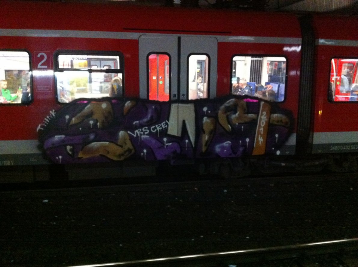 Graffiti Train in Düsseldorf - Photo by DoppelWhopper - ernst, vrs (2014)