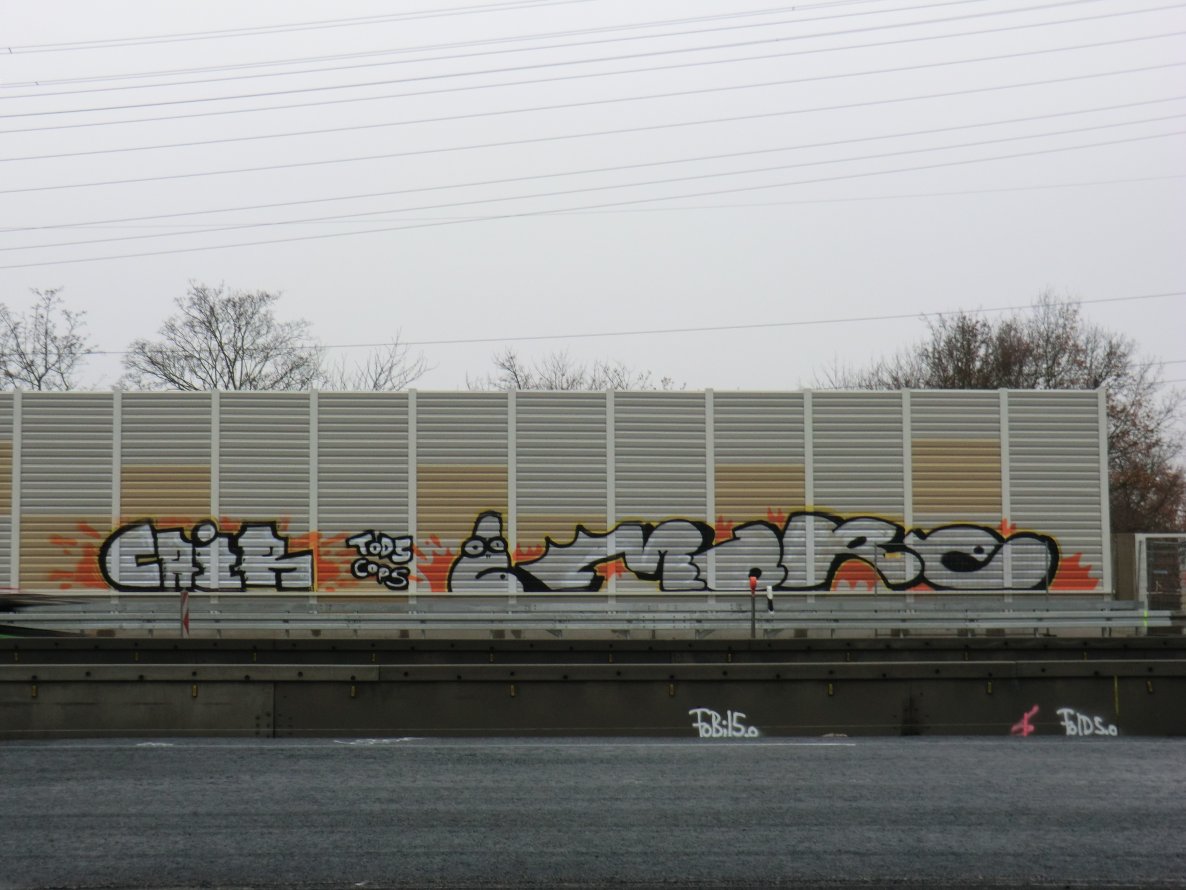 Graffiti Bombing in Dusseldorf - Photo by Dorfseufer69 - CAIR, MORE, TODS (2013)