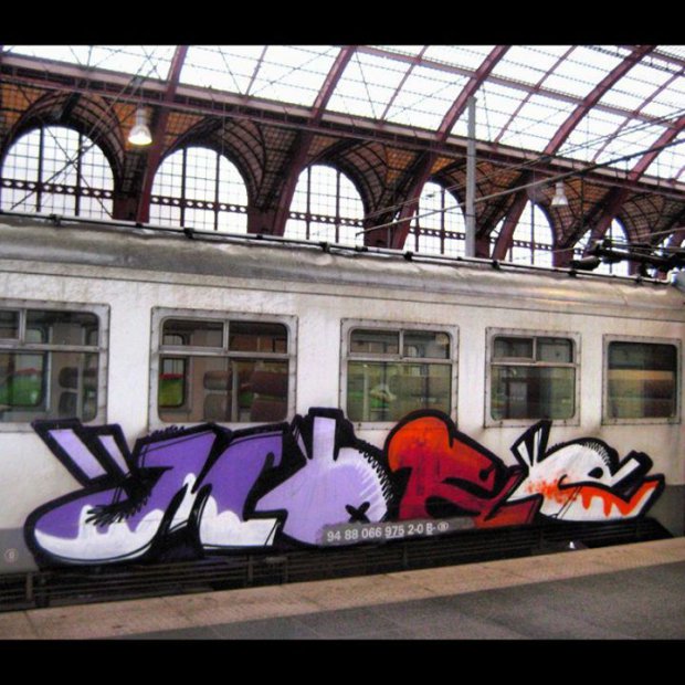 Graffiti Train - Photo by Dorfseufer69 - MORE, ONE