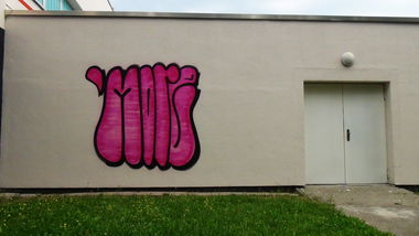 Graffiti Bombing - Photo by Dorfseufer69 - T-UPS, More