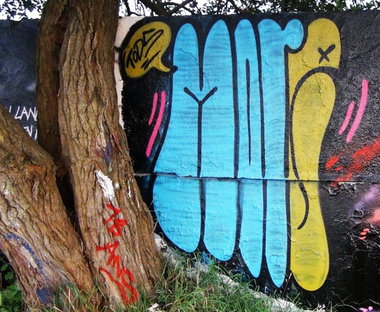 Graffiti Wall - Photo by Dorfseufer69 - MORE, t-up, tods