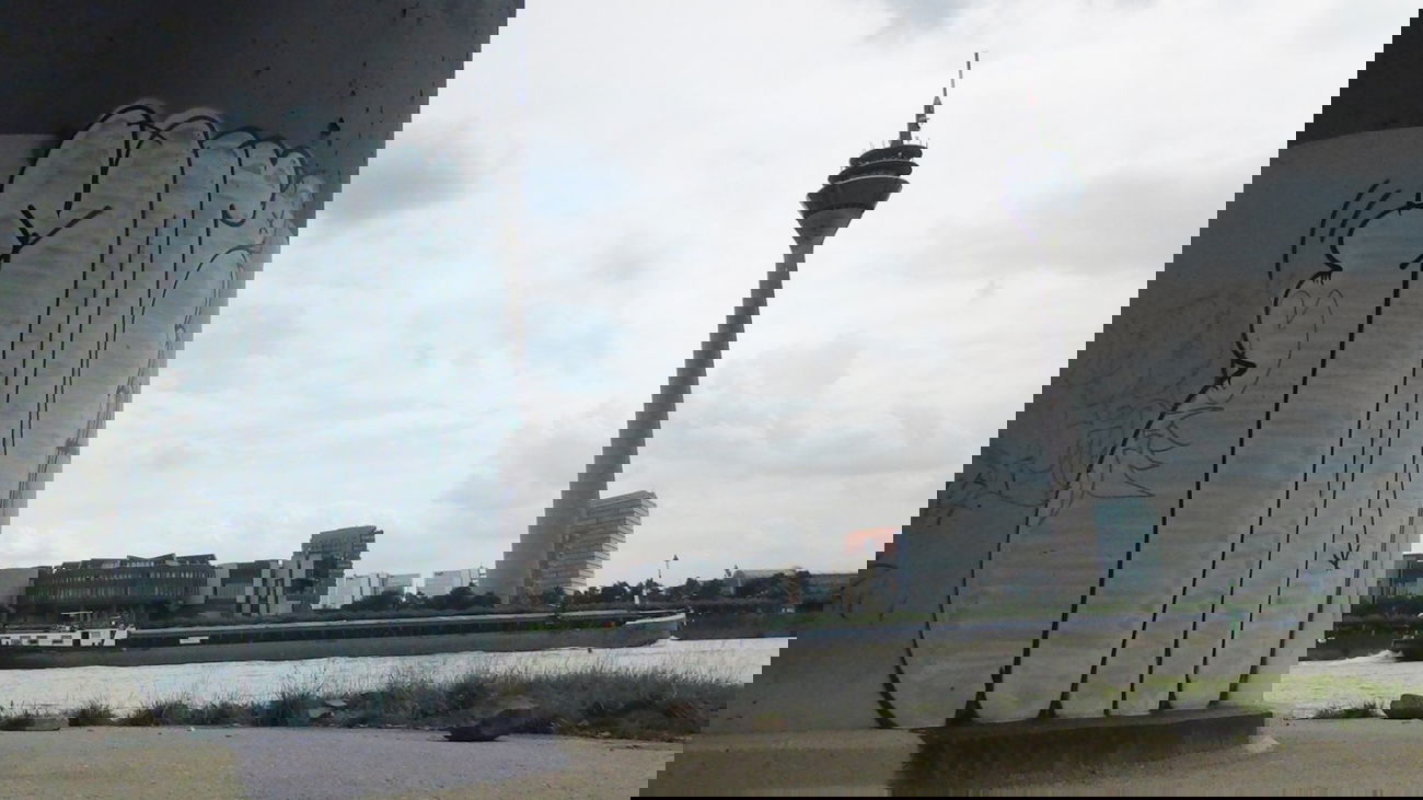 Graffiti Bombing - Photo by Dorfseufer69 - DÜSSELDORF, TOWER, MR.MORE