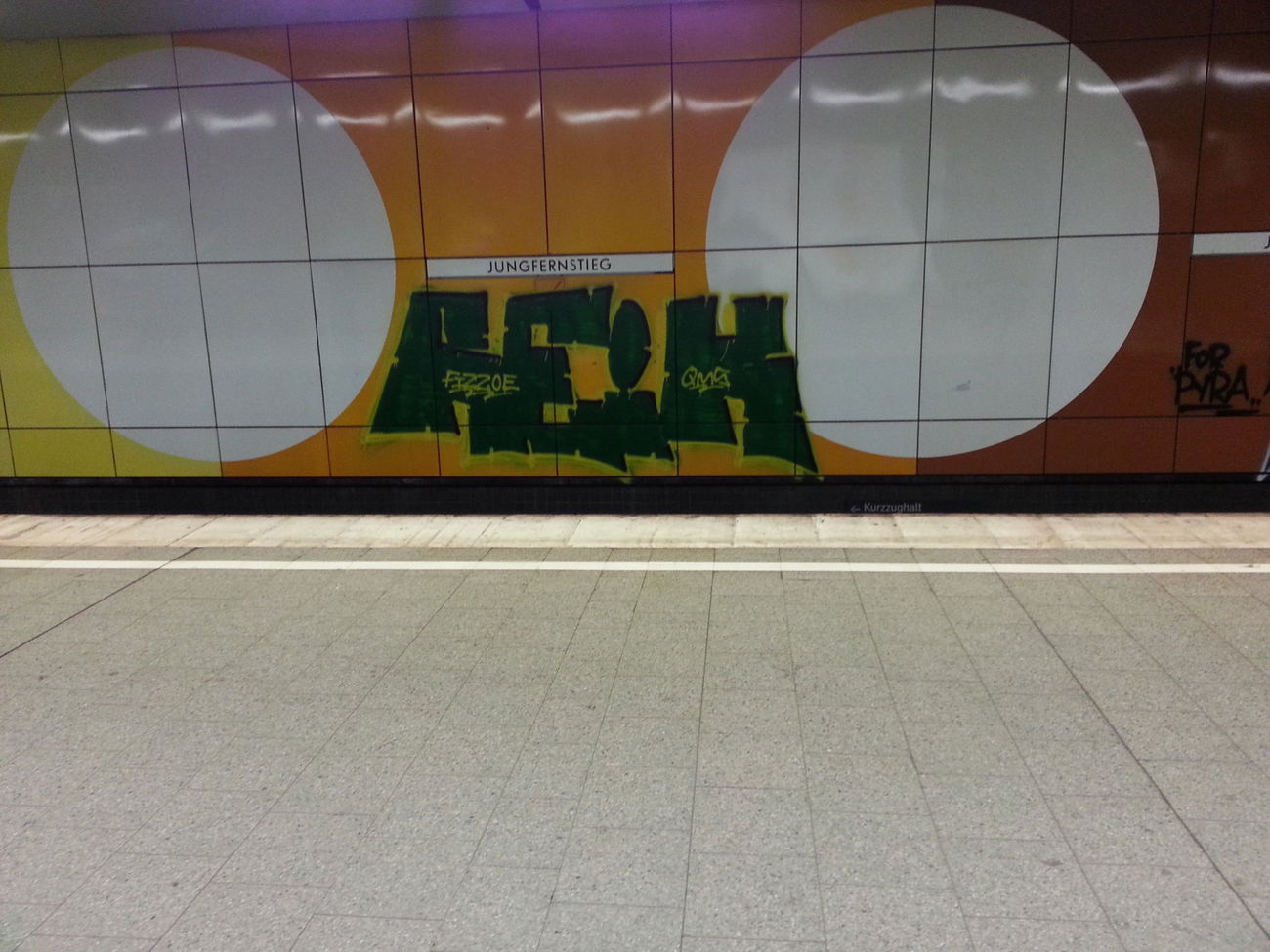 Graffiti Bombing - Photo by Dorfwriter - reik (2015)