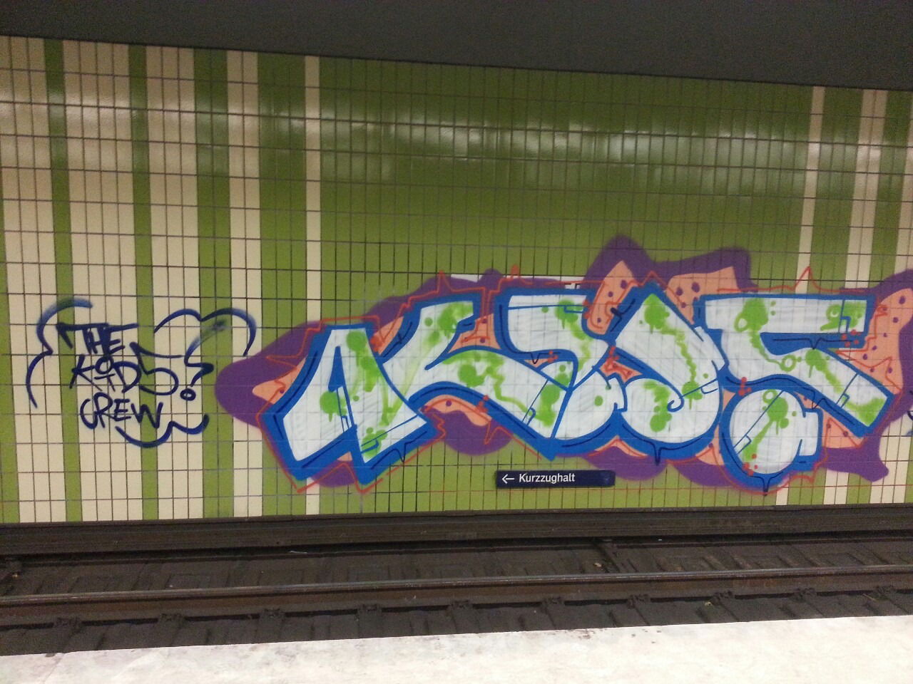 Graffiti Bombing in Hamburg - Photo by Dorfwriter - the, kids, crew (2014)