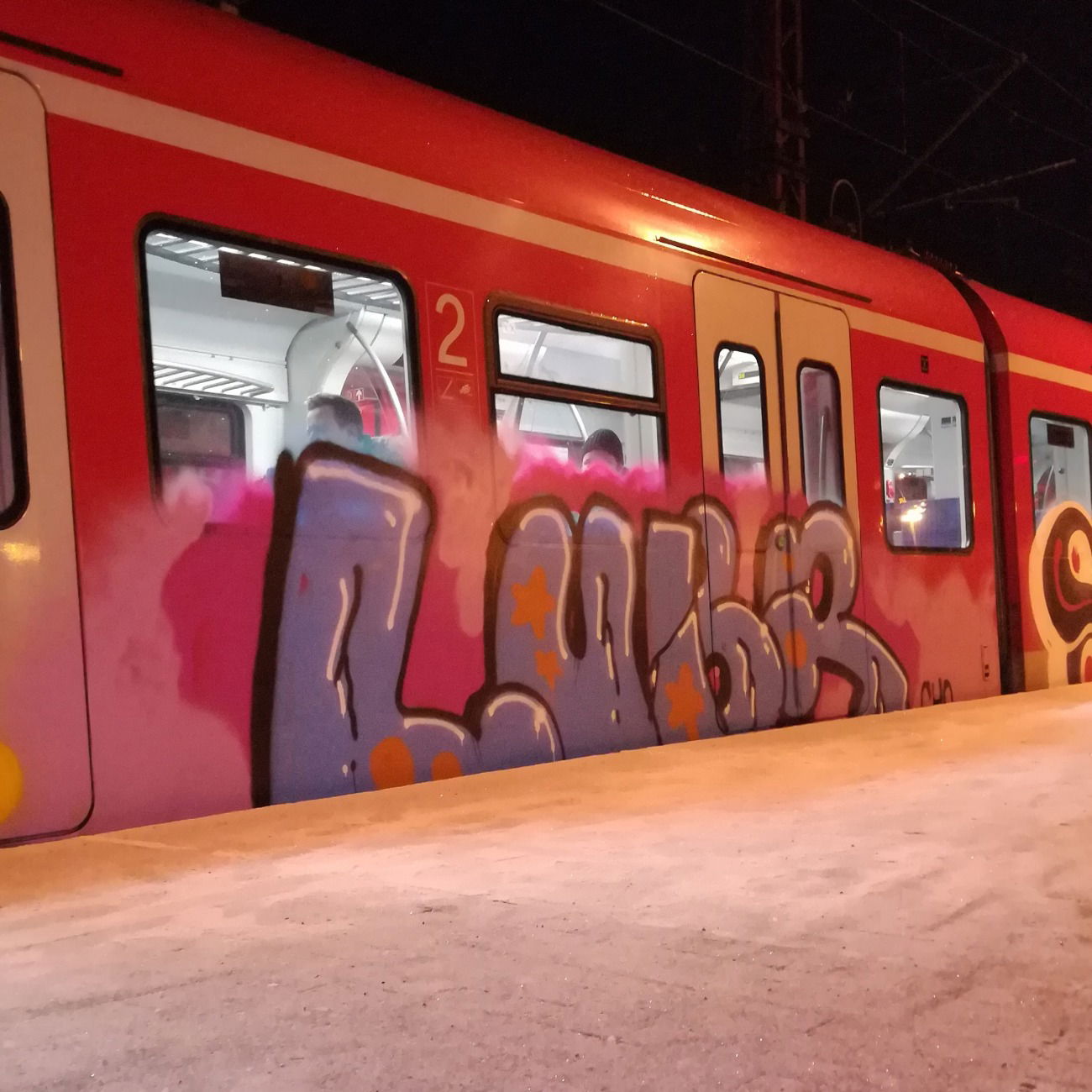 Graffiti Train - Photo by Dream - Lubr (2018)