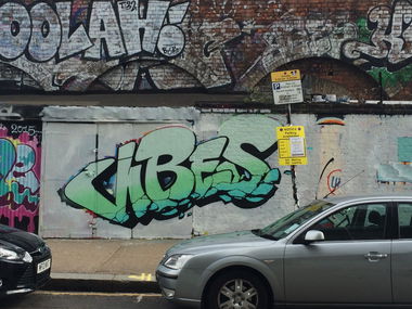 Graffiti Wall in London - Photo by Dreo - vibes