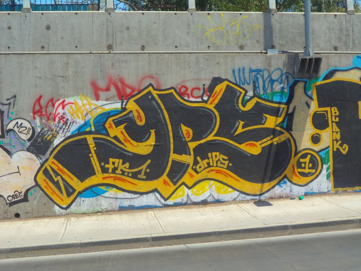 Graffiti Wall in Renca - Photo by DripsOne