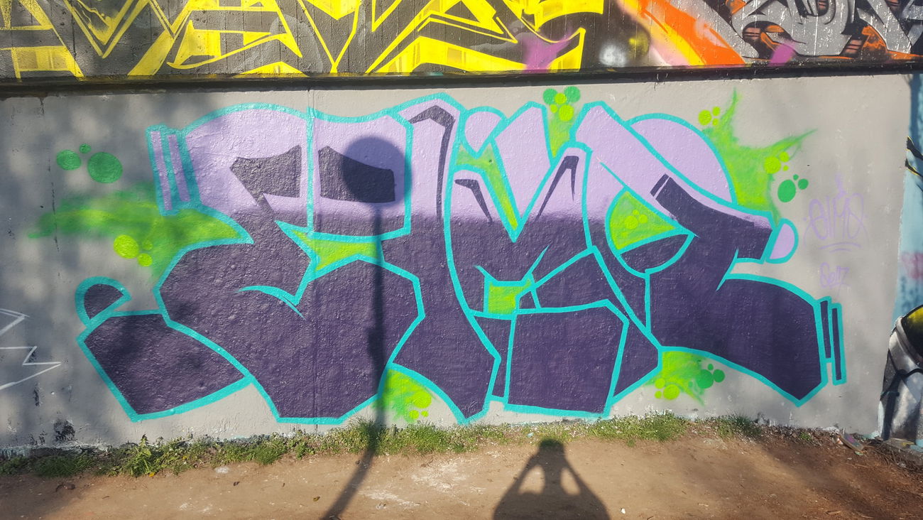 Graffiti Wall - Photo by Droopy - elmo