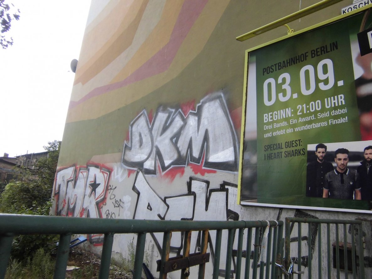 Graffiti Bombing - Photo by DrunKingMonkeys