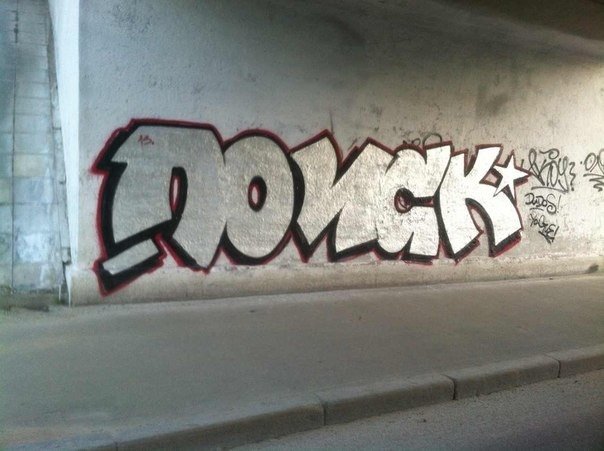 Graffiti Bombing - Photo by Dudos