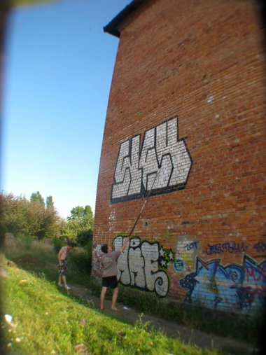 Graffiti Bombing in Kharkow - Photo by DukaL1s (2011)