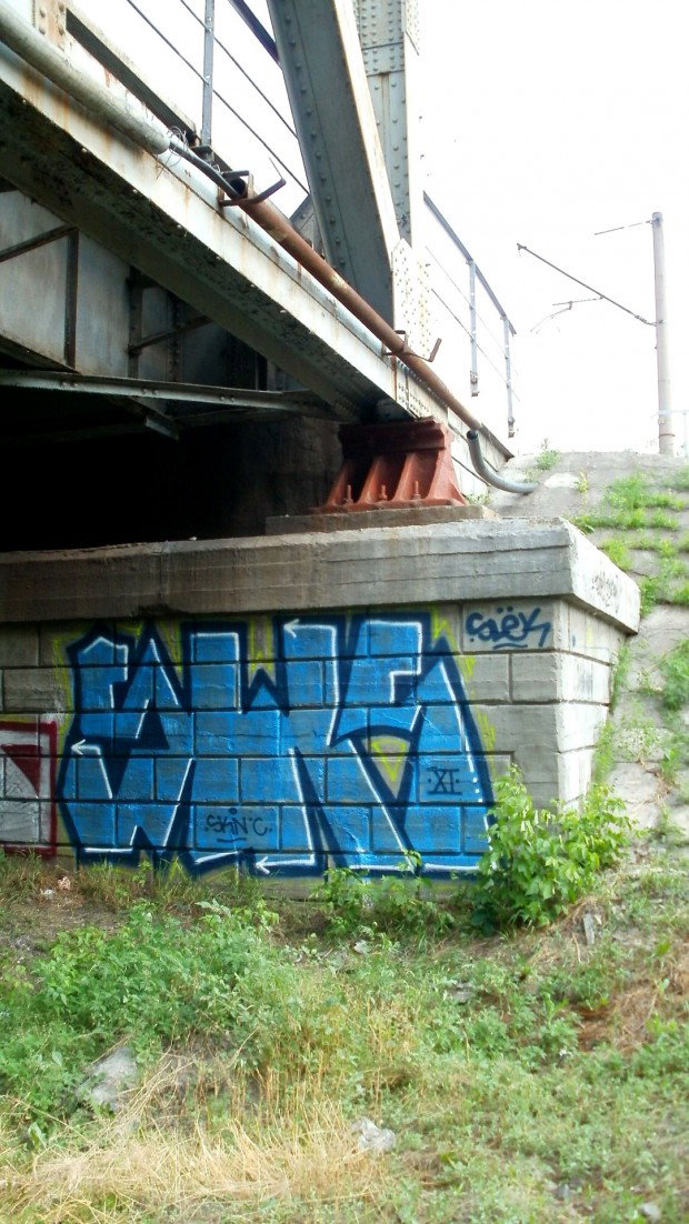 Graffiti Bombing - Photo by DukaL1s (2011)