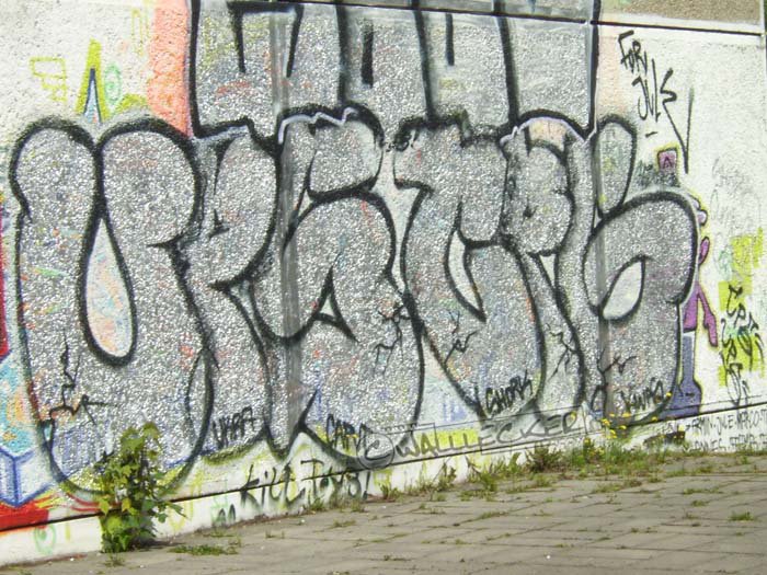 Graffiti Bombing - Photo by EBOSS - Ups, Cpg, Ebos (2009)