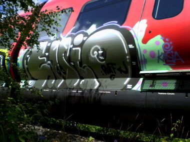 Graffiti Train in Kastrup - Photo by EIGHTBITBANDITS - enio, ruff, crew
