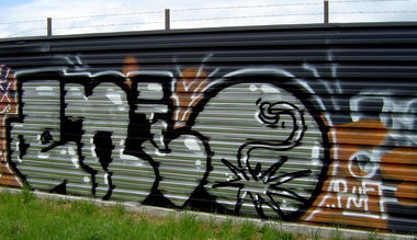 Graffiti Bombing - Photo by EIGHTBITBANDITS - Enio, RUFF, CREW (2008)