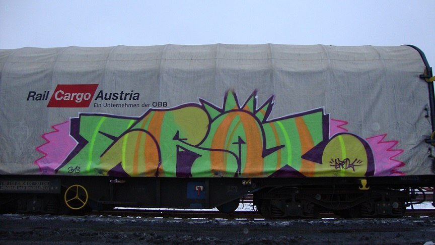 Graffiti Train - Photo by ELECTROZ - POWER (2013)