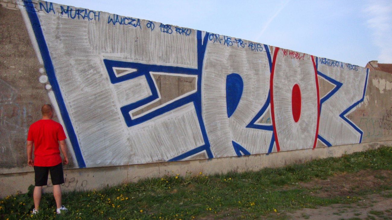 Graffiti Photo by ELECTROZ - big, blockbuster (2011)